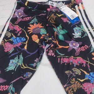 **NWT** Adidas woman’s  Floral Print Leggings - Black size S